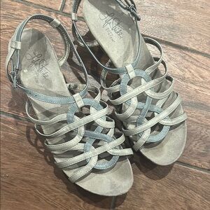 Life Stride Gray Sandals with Strappy Design